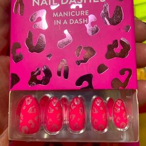 Pink Leopard Nail Dashes